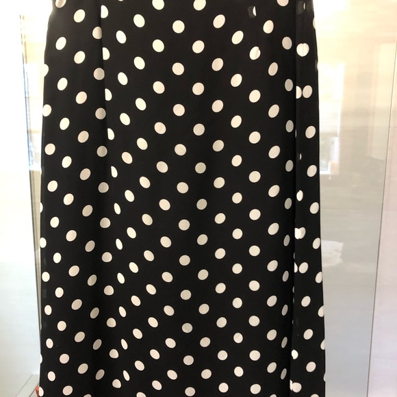 2-piece black and white In Wear top and skirt. Sizes 12 & 10. - Picture 3 of 12